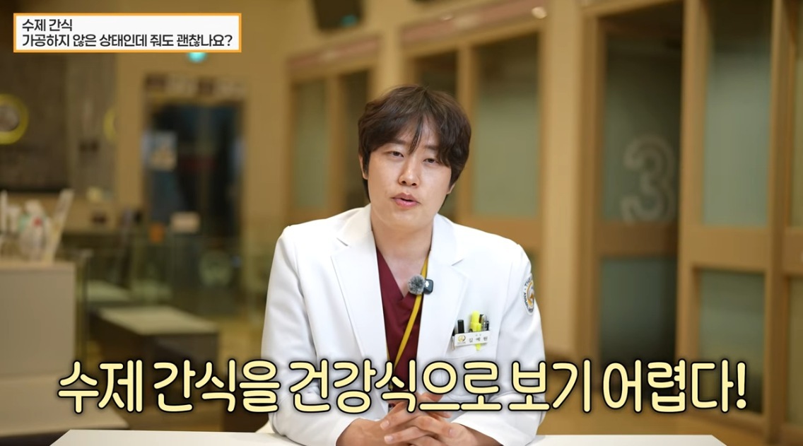 강아지 천연 간식의 배신? 돼지귀&middot;뼈 간식 급여 전 반드시 알아야 할 수의사 경고 및 안전 가이드