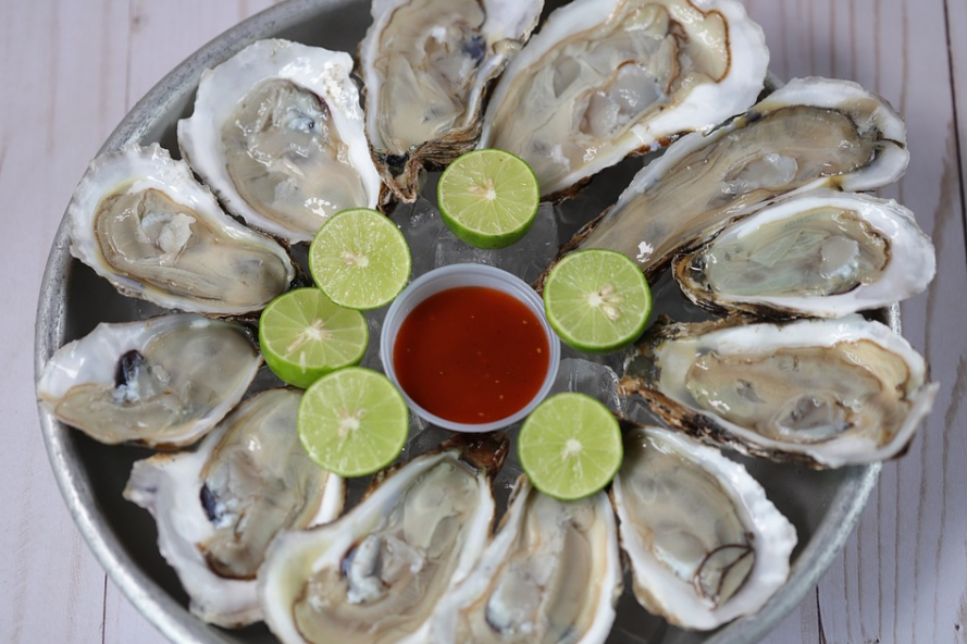 제철 음식 굴 요리 사진