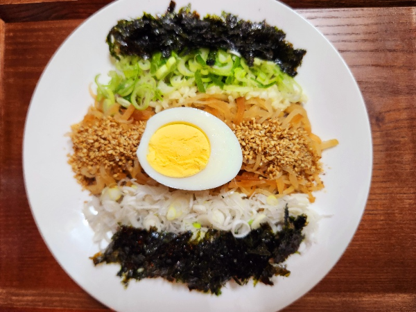 완성된 들기름 막국수