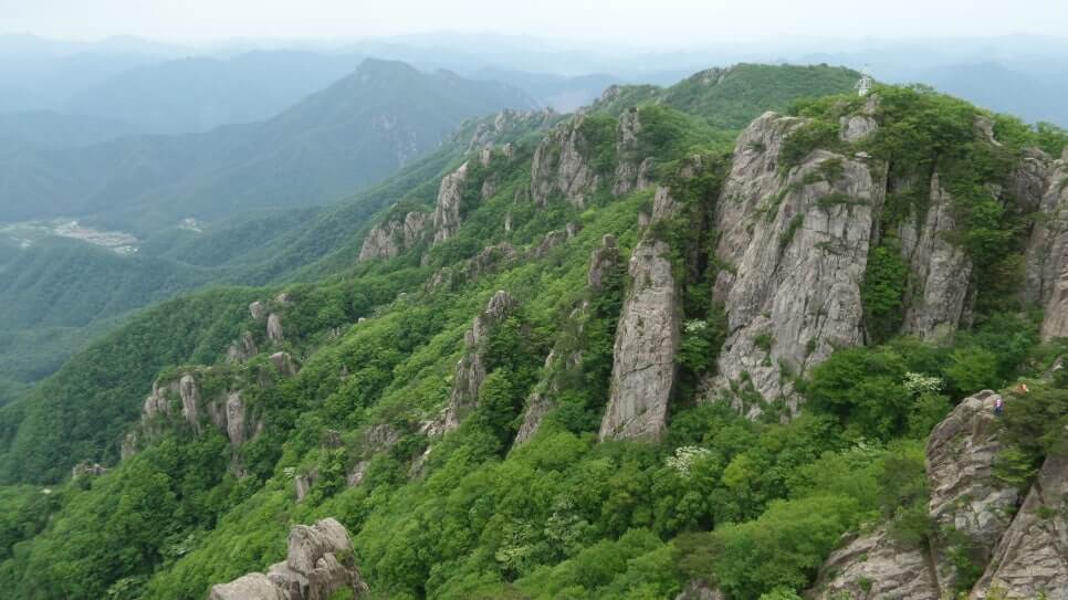 100대 명산 등산하기 마흔다섯번째 완주 대둔산 마천대를 중심으로 뻗어내린 웅장한 산세와 기암괴석이 병풍처럼 펼쳐져 절경이 있는