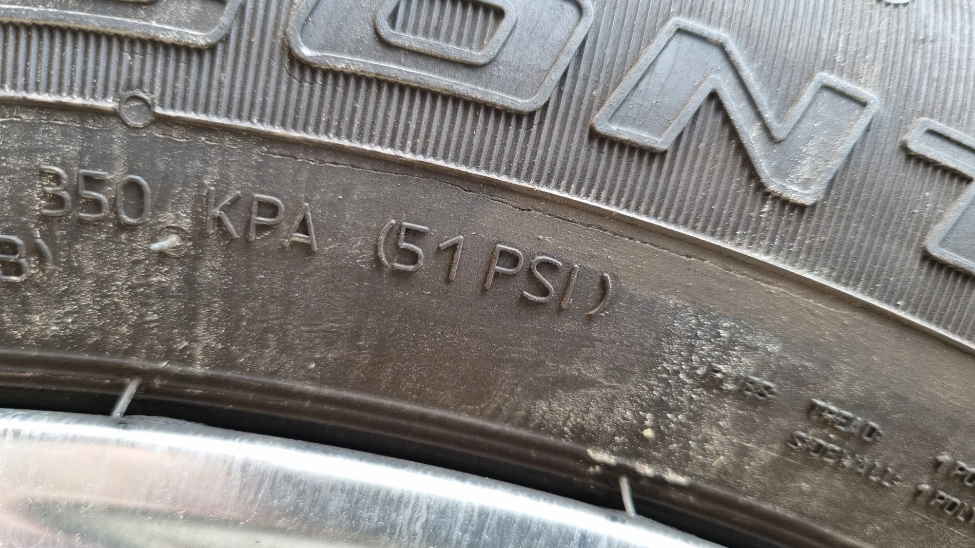 타이어 최대공기압 표시