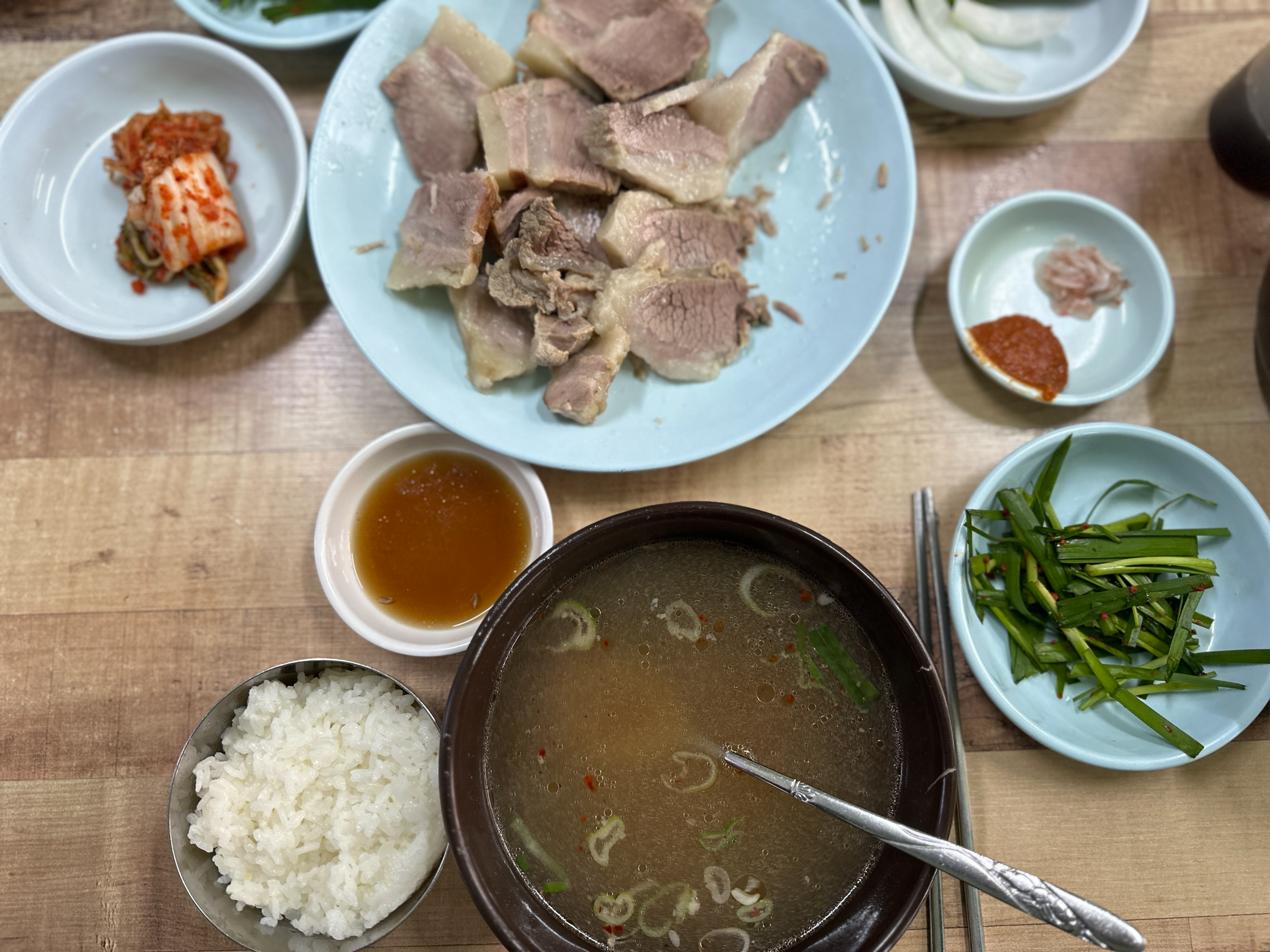 할매국밥 수육백반