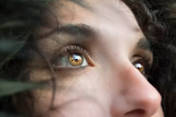 눈밑 처짐 없애는 방법 수술 마사지 예방