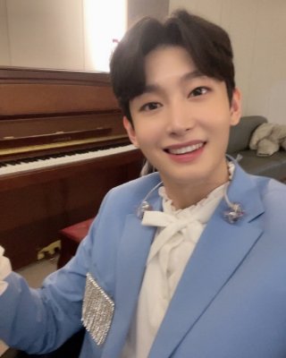 가수김용빈가수팬카패,나이,프로필,사주,음악,부모,할머니,아버지,펜카페,소속사,노래,고향