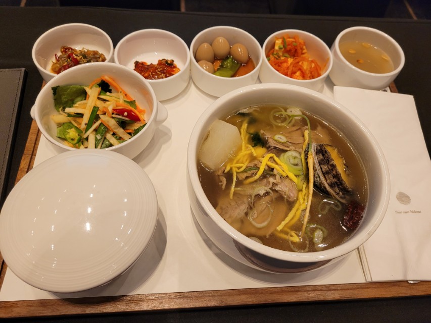 네스트 호텔 한식 식사 구성