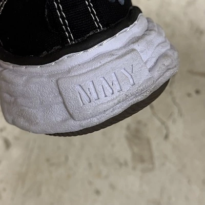 야스히로 뒤축 로고 가품