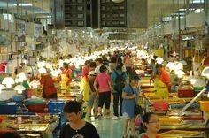 수산물로-유명한-붐비는-부산-자갈치-시장