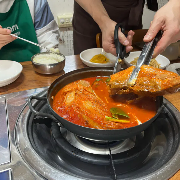 생생정보 기다려야 제맛 통고기 김치찌개