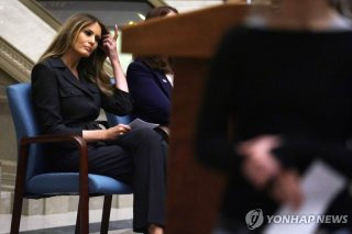 공개 반박 엡스타인 트럼프 와이프&amp;#44; 소개 관련성 부인