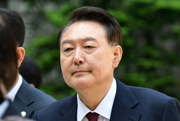 윤석열 전 대통령 재판 현황과 전망|불출석 재판과 중형 가능성 관련 사진