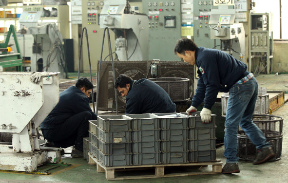 산업현장의_외국인_근로자_일하는_모습