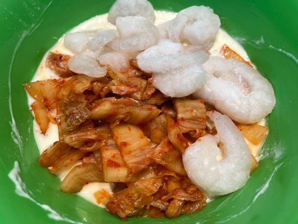 김치전 김치와 새우도 섞기