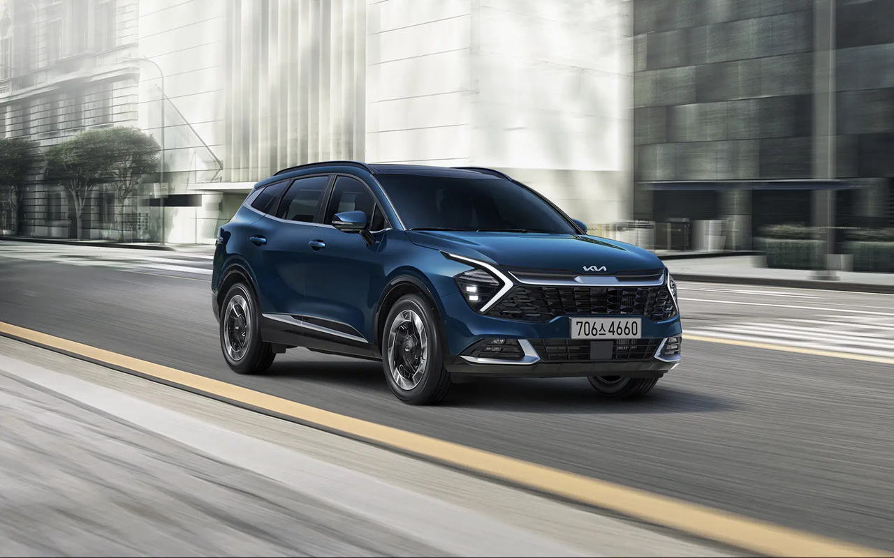 2024년식 기아 스포티지 주행 전측면 사진