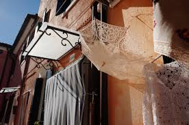  평화로운 부라노 마을 풍경 사진 