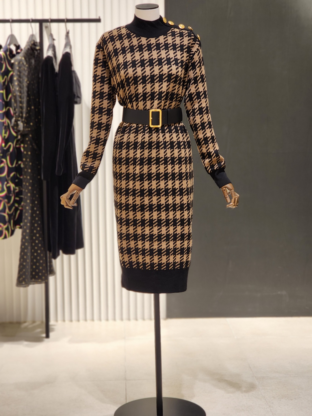 모조에스핀 벨티드 롱 니트 원피스 S214KSE014