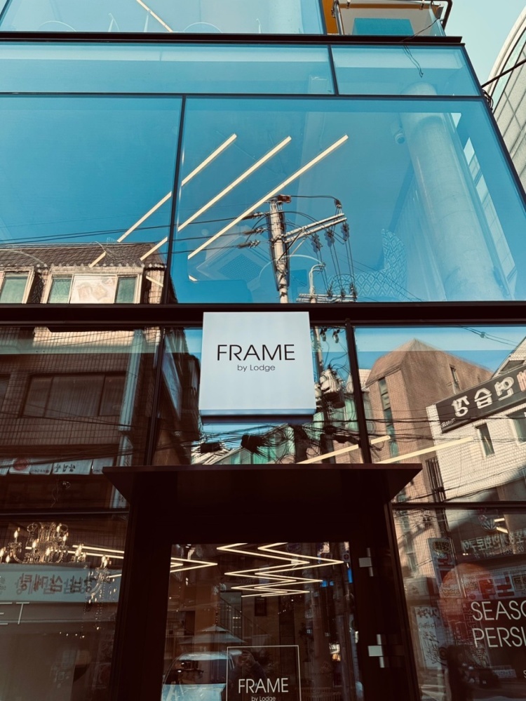 신논현역 카페 프레임 바이로찌 강남역 대형카페