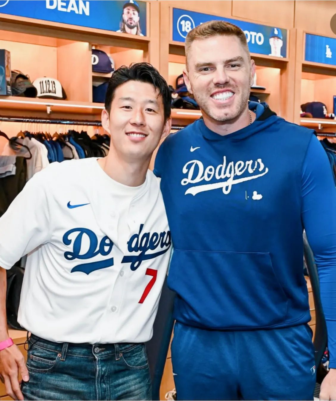 손흥민 시구&amp;#44; 뷔 시구&amp;#44; MLB 시구&amp;#44; 메이저리그 시구&amp;#44; 손흥민 MLB&amp;#44; 뷔 MLB&amp;#44; 다저스타디움 시구&amp;#44; 양키스타디움 시구&amp;#44; MLB 시구 비교&amp;#44; 시구 레전드&amp;#44; MLB 역대 시구&amp;#44; 조지 부시 시구&amp;#44; 버락 오바마 시구&amp;#44; 50센트 시구&amp;#44; 시모네 바일스 시구&amp;#44; 유현진 배지현 시구&amp;#44; K스타 시구&amp;#44; 한류 스타 시구&amp;#44; MLB 팬 서비스&amp;#44; 뷔 손흥민 브로맨스&amp;#44; 뷔 팬 서비스&amp;#44; 손흥민 글로벌 인기&amp;#44; K팝 메이저리그 진출&amp;#44; 메이저리그 한류&amp;#44; MLB 문화 마케팅&amp;#44; 스포츠 퍼포먼스&amp;#44; 한국 연예인 시구&amp;#44; 손흥민 뷔 직캠&amp;#44; 시구 레전드 영상