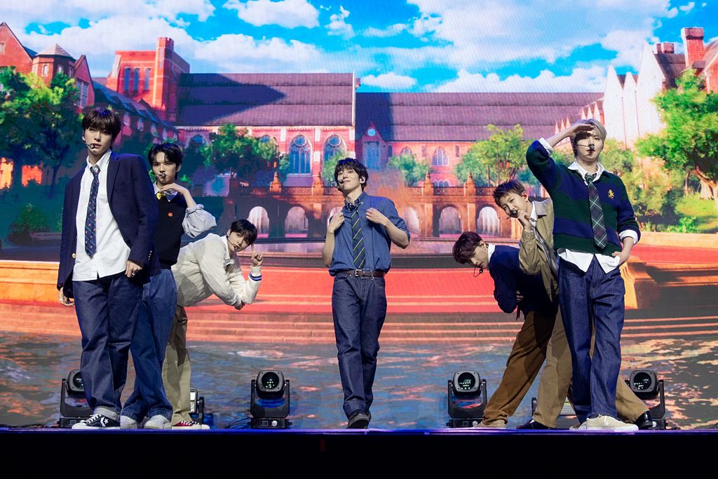 앰퍼샌드원(AMPERS&ONE), FNC엔터테인먼트