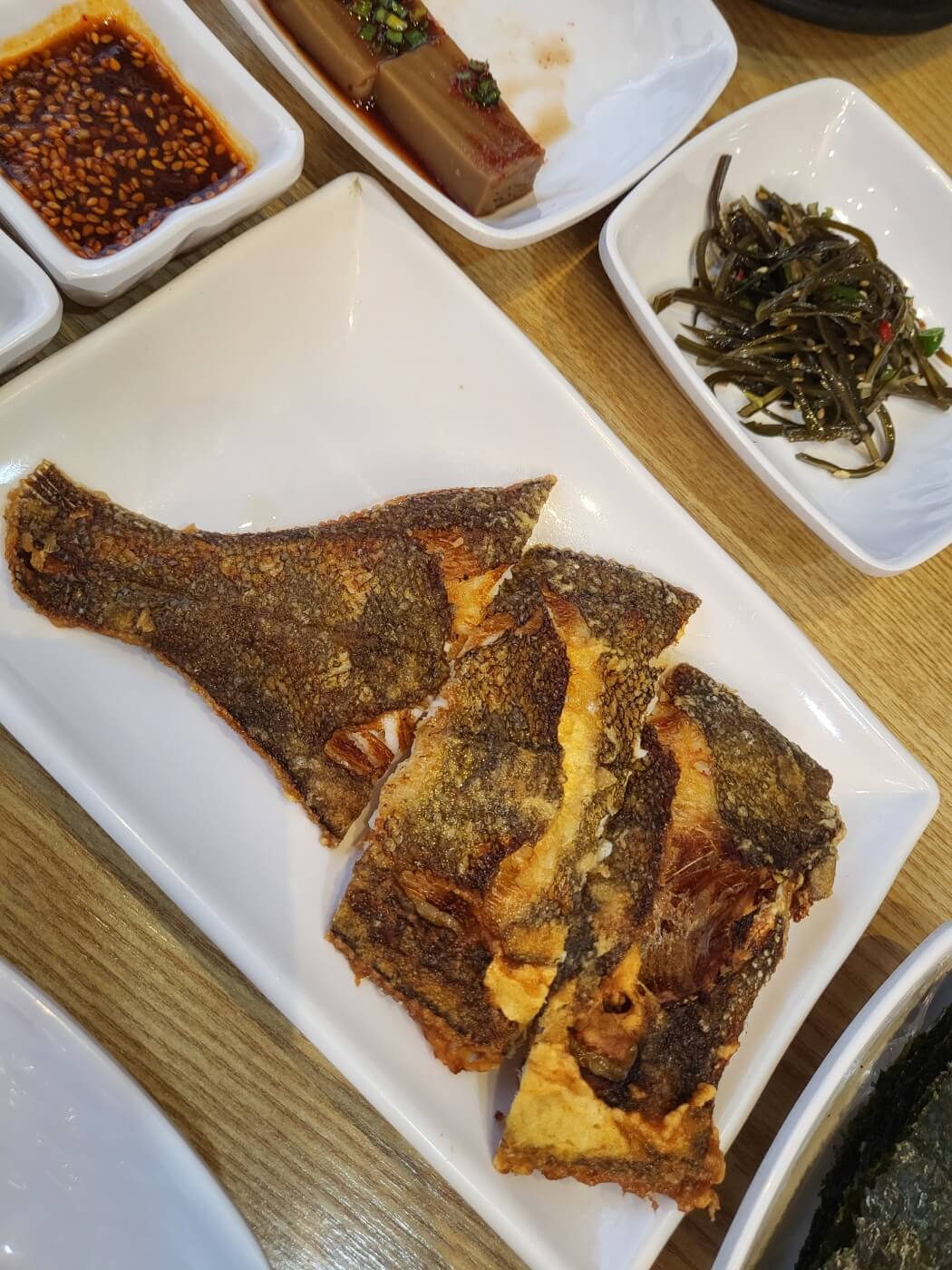 팔도전복해물뚝배기 가자미구이