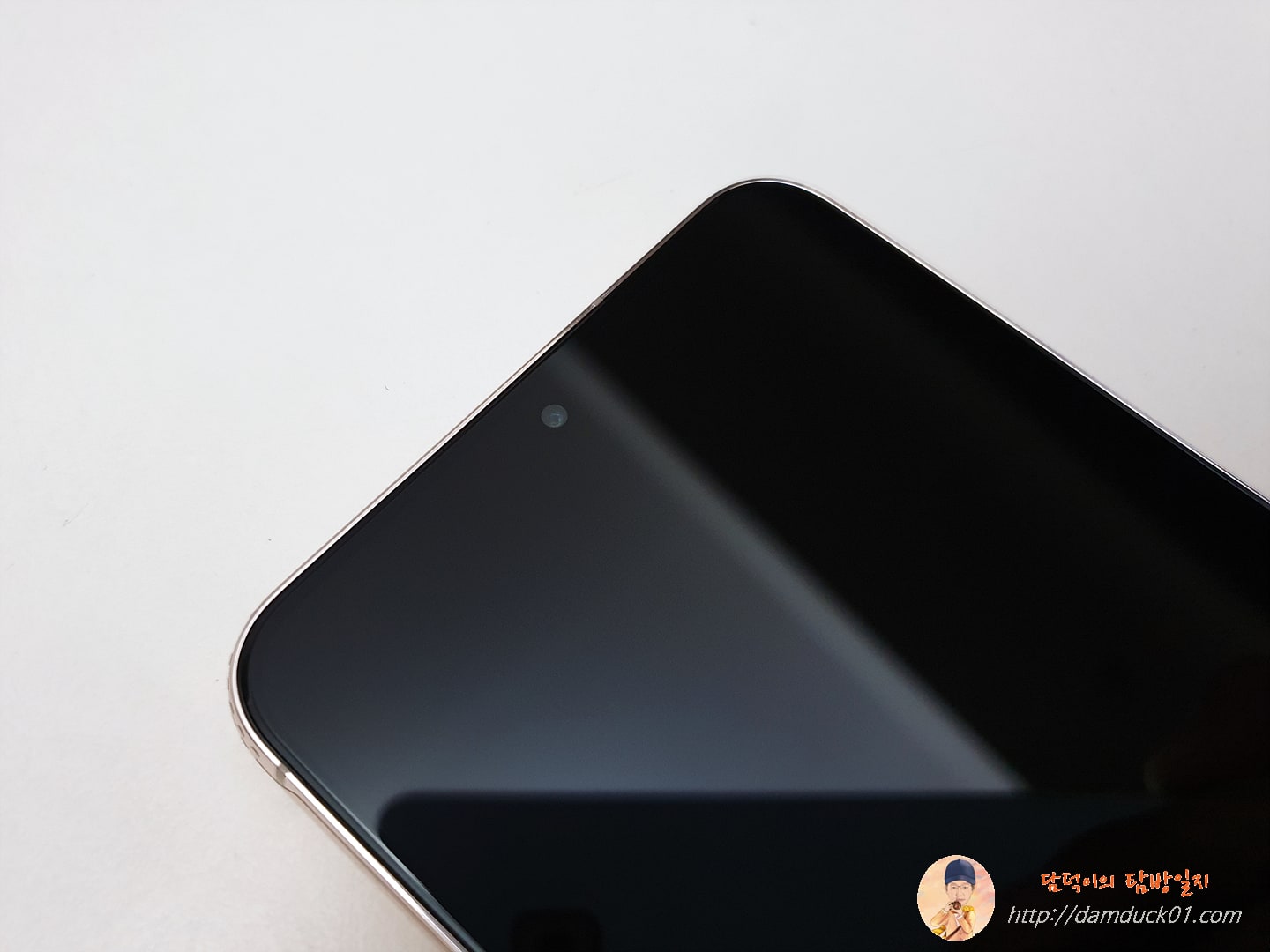 갤럭시 S22 전면 카메라