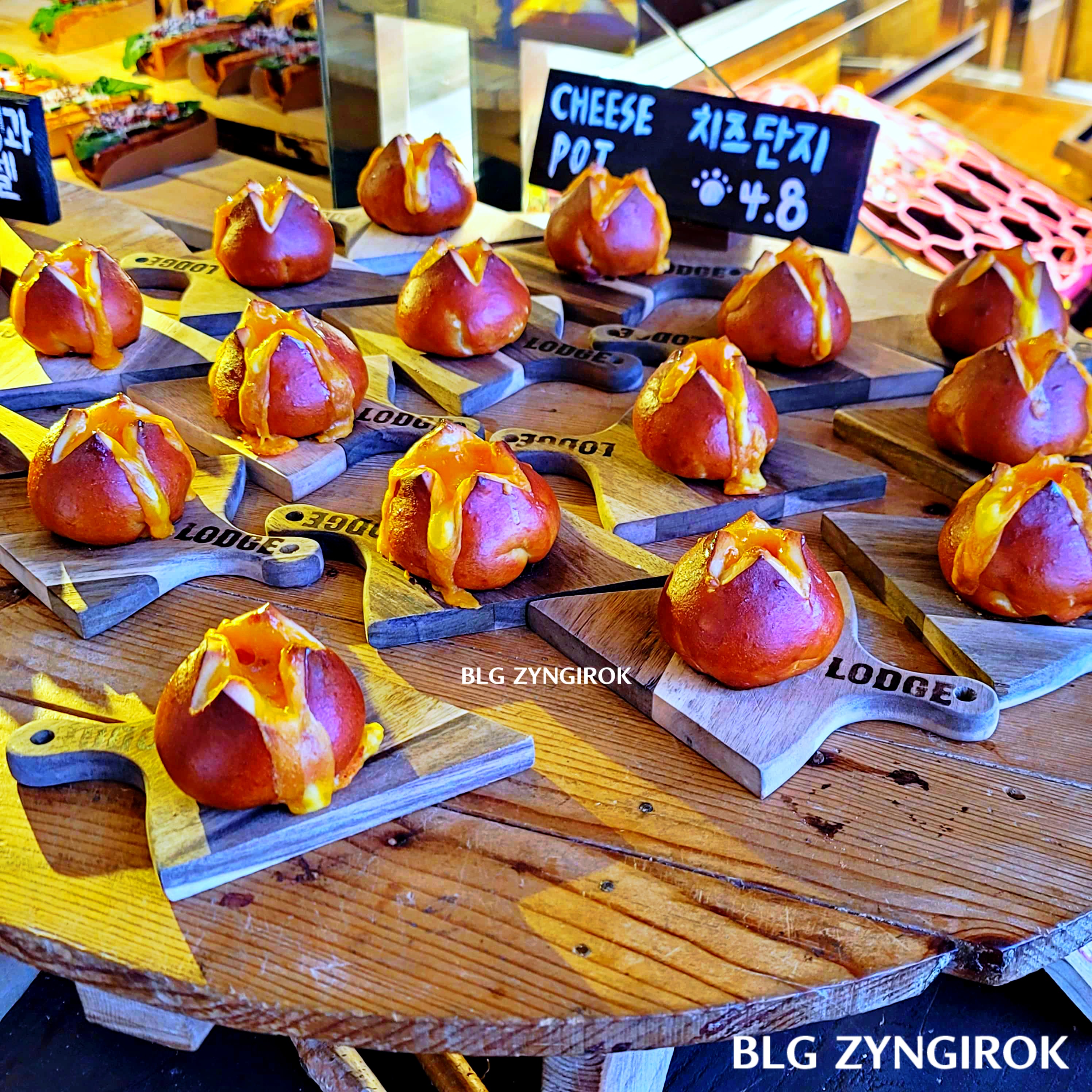 양주 카페 럿지 LODGE 베이커리 빵 모습이다.