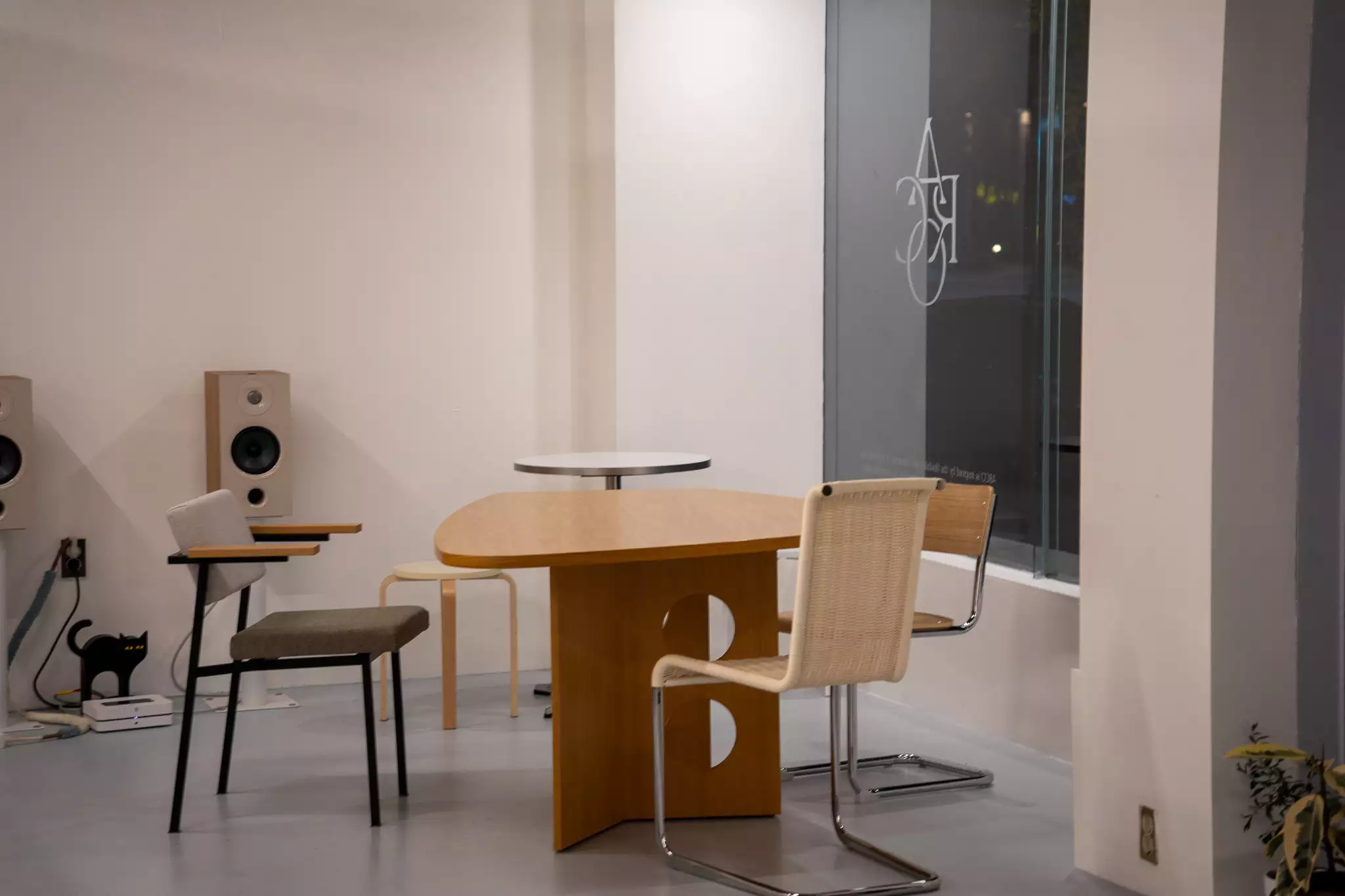 아르코커피로스터스-테이블