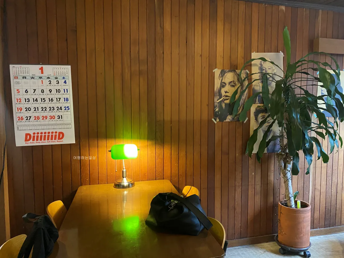 경기도-크리스마스-트리있는-분위기-좋은-카페-공간상점-part.2