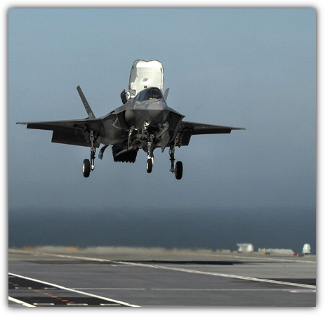 일본 경항공모함 JS 가가에 착함하는 F-35B