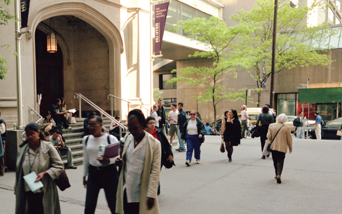 헌터칼리지: CUNY(City University of New York)시스템의 일원으로, 학비가 저렴하면서도 우수한 교육을 제공하는 공립대학임.