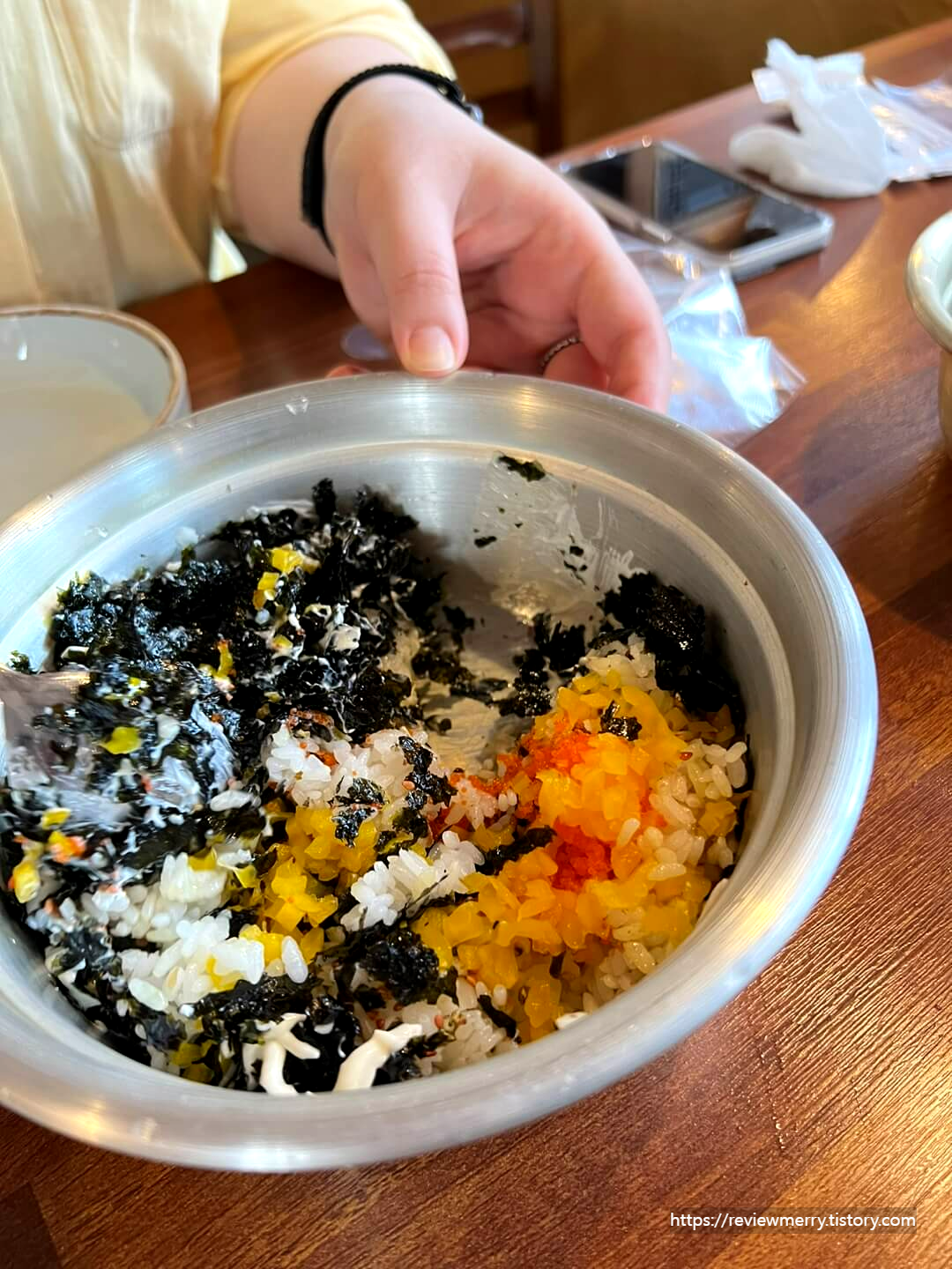 주먹밥 내용물사진