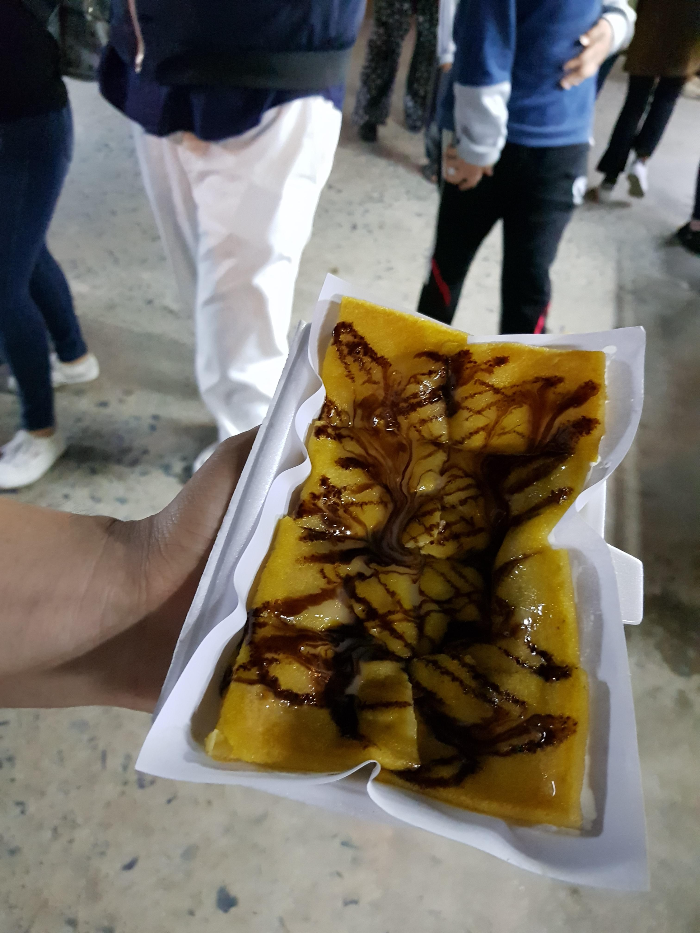 베트남 다낭 호이안 야시장 등불 많아지는사람들 이국적인모습의건물 투본강 소원배 길거리음식