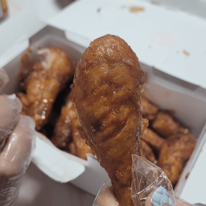 교촌치킨 닭다리