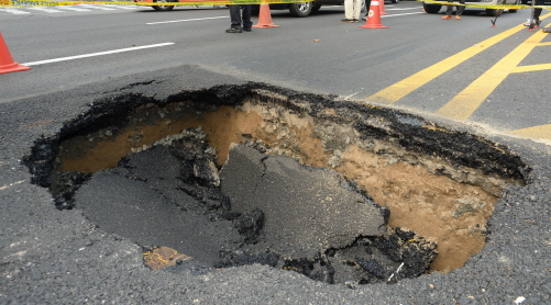 싱크홀: 도심 속 보이지 않는 위협과 그 해결책