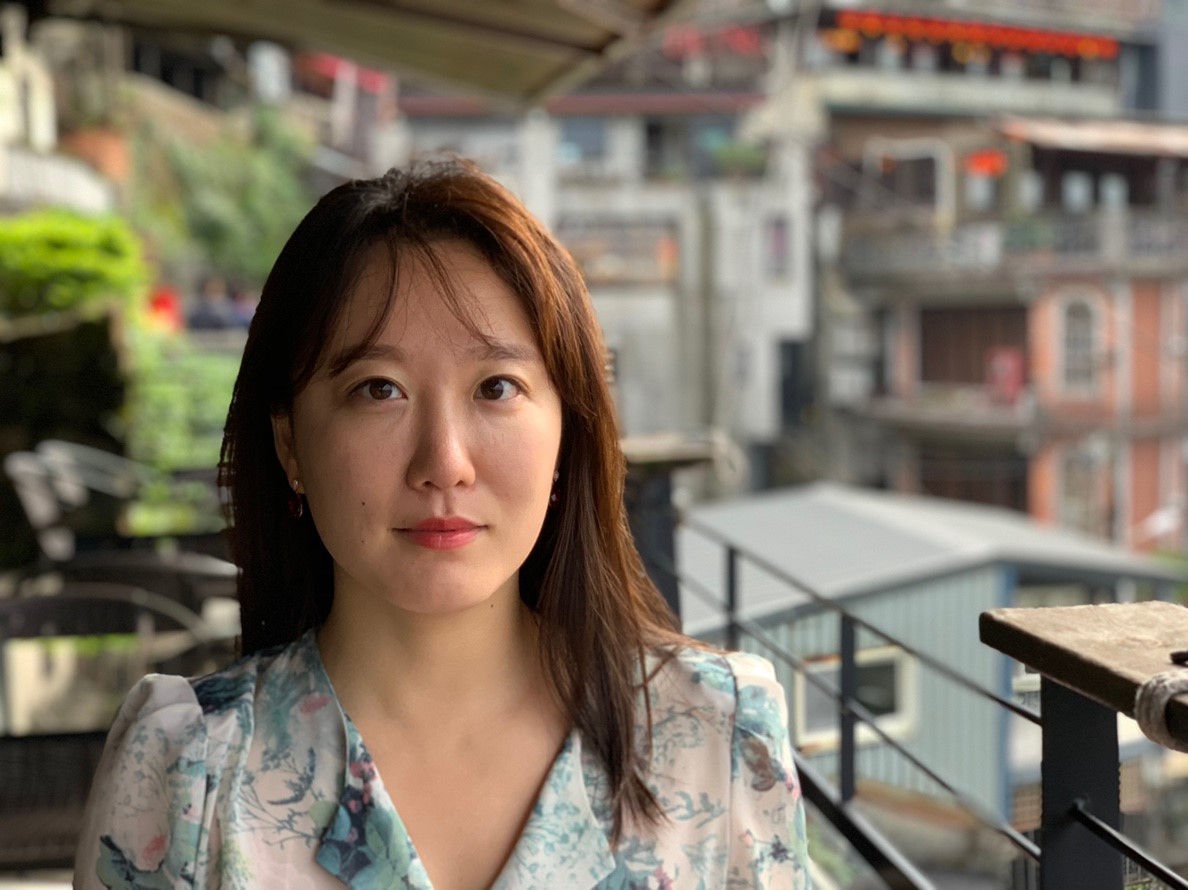 눈밑꺼짐시술전