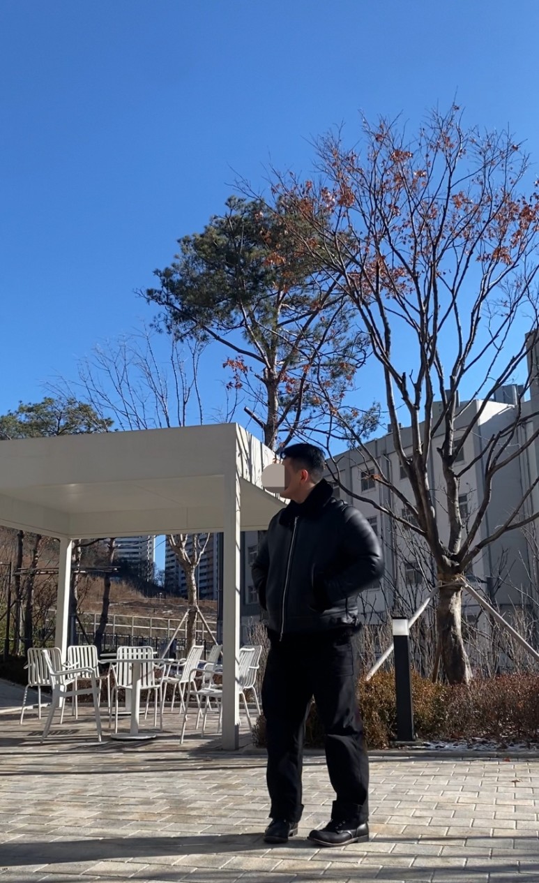 데일리룩(2024.1.7.)슬릭백 언더컷 헤어, 스페로네 무스탕 블랙, 무신사스탠다드 무신사 퍼티그 팬츠 블랙, 오어슬로우 퍼티그 팬츠, 레드윙 아이언레인저 블랙 하니스, 레드윙