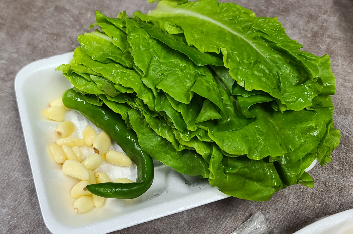 내돈내산 혼술 광어회 도다리회 저녁식사 채소쌈