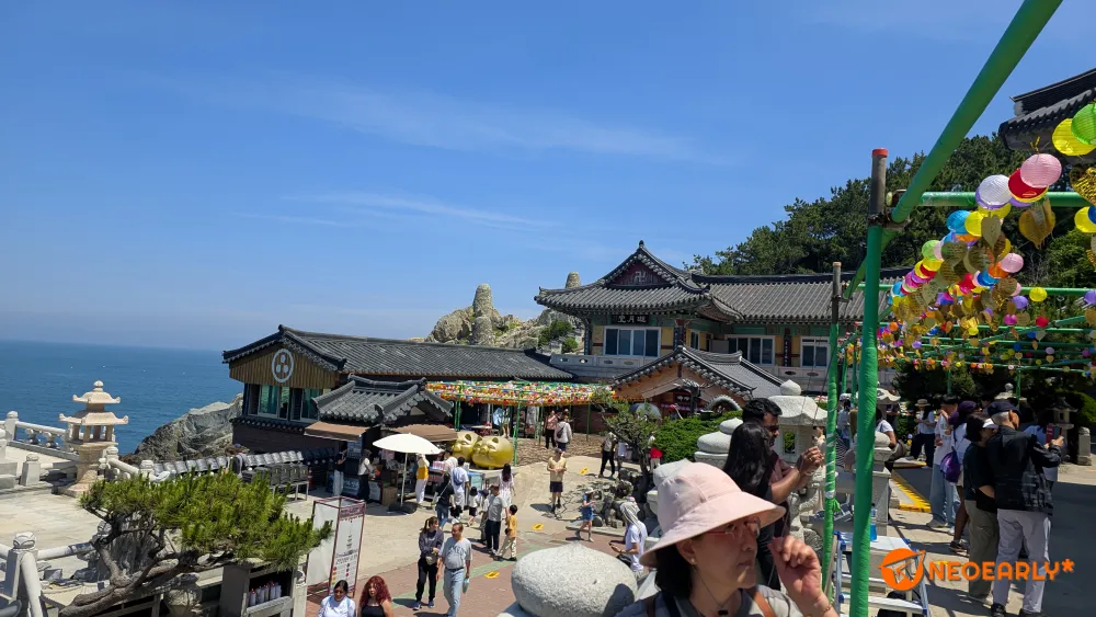 바다와 면하고 있는 해동용궁사