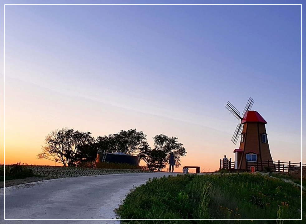 캠핑장 근처에 유명한 사진 명소 풍차전망대