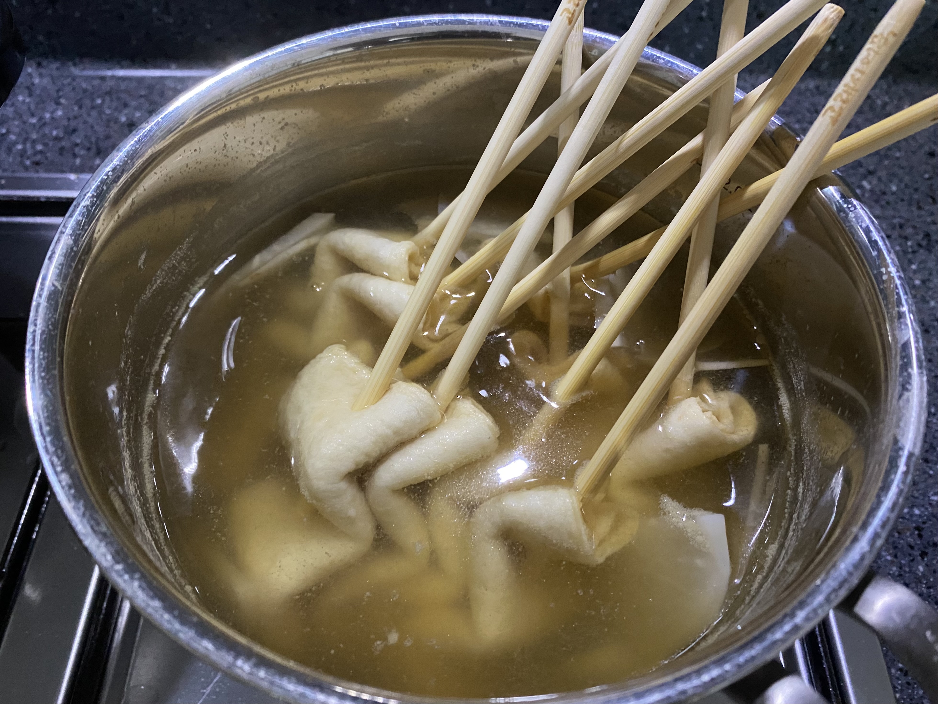 어묵꼬치 10개를 넣은 사진