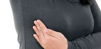 여자 오른쪽 겨드랑이 콕콕 유방암 증상일까 놓치기 쉬운 신호로_23