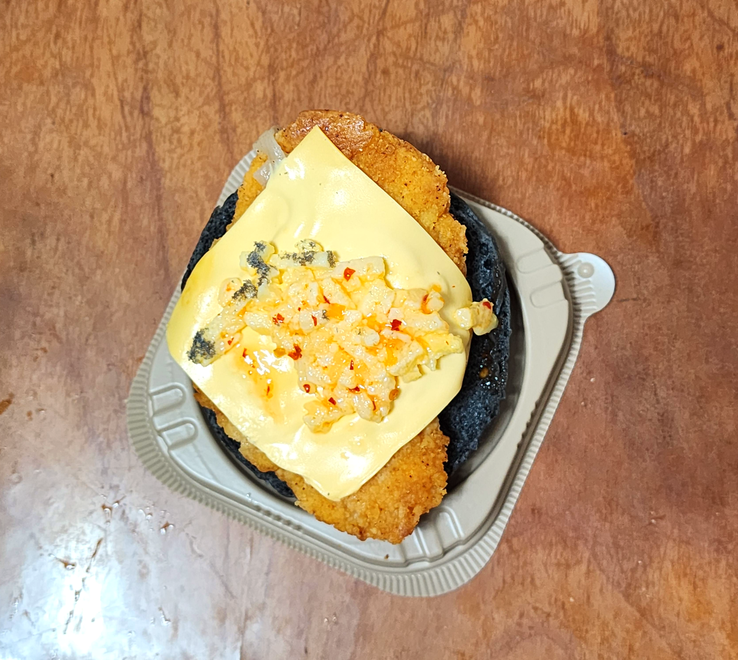 어메이징블랙통치킨버거