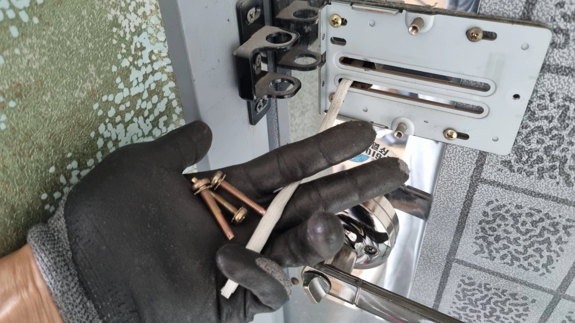 실외 도어록 분리 모습