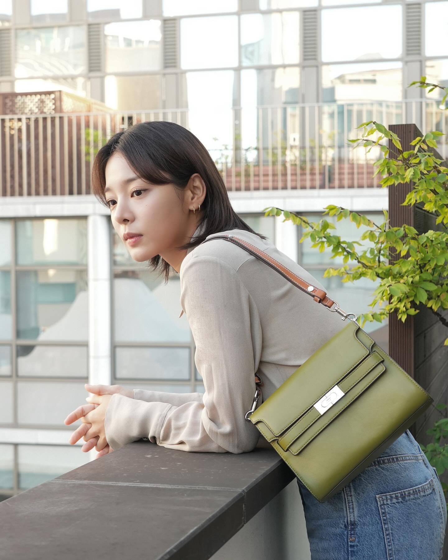 배우 설인아