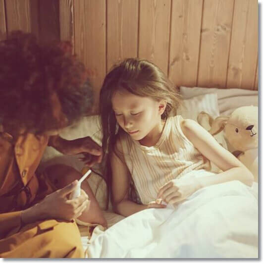 면역력 저하로 감기에 자주 걸리는 여성