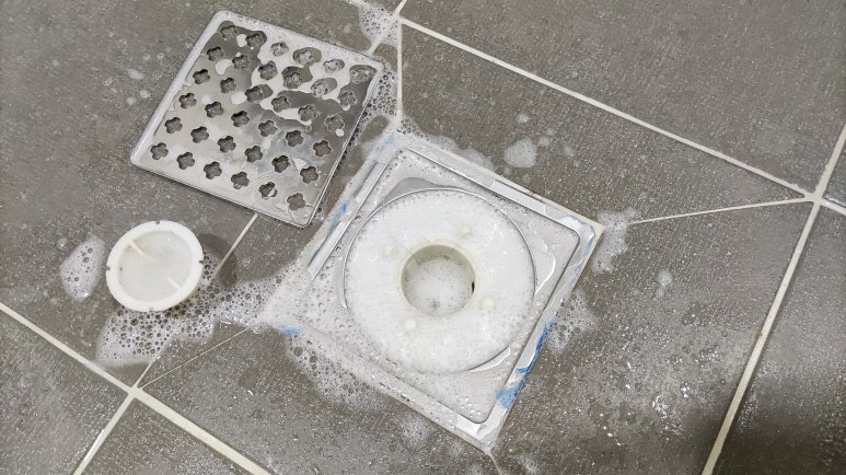 화장실 배수구 악취&middot;막힘 해결하는 방법