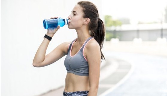 건강식품이라 착각하기 쉬운 음식 부작용 - 코코넛오일, 과일주스, 스포츠음료, 단백질쉐이크, 저지방샐러드드레싱, 가공치즈, 마가린, 저지방우유, 말린과일, 상황버섯, 등푸른생선, 감자