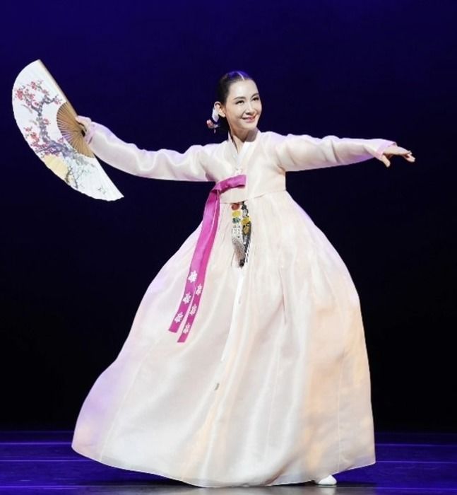 채시라, 무용수 데뷔&hellip;단아한 한복 자태[★핫픽]