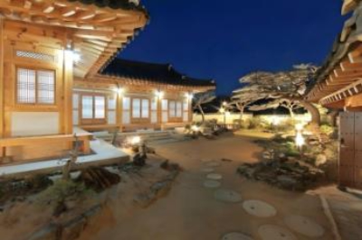 반복되는 아침 습관 속에서 차분하게 시작되는 하루의 분위기