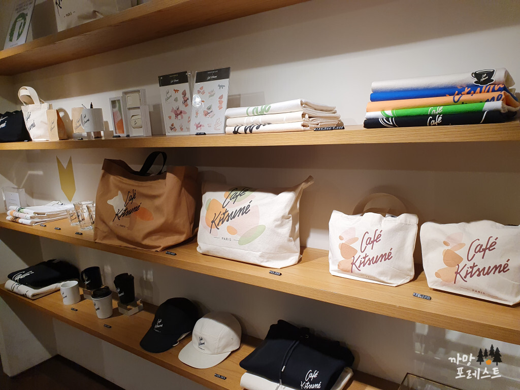 신사 메종 키츠네 굿즈