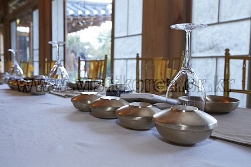 동서양 테이블 매너 중 밥그릇과 국그릇의 올바른 위치